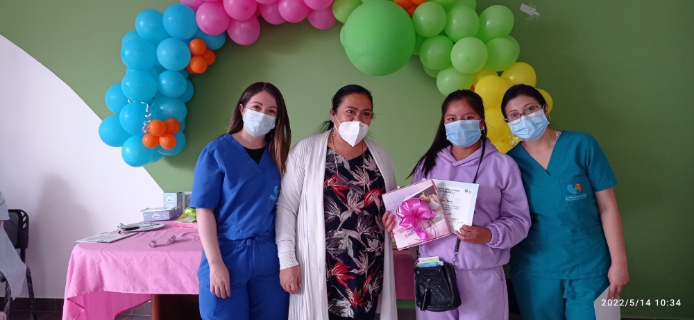 esepastosalud's tweet photo. Mamitas, papas y acompañantes ‍👩🏻‍🤰🏼🤱🏾clausuraron el curso de preparación para la maternidad y paternidad segura y saludable en el Centro de Salud San Vicente.🌺🌻
Con una ceremonia  la red Occidente se certificó y entrego detalles a los participantes. 
Sirviendo con amor💚💙🧡 https://t.co/Ur7OnTynwJ