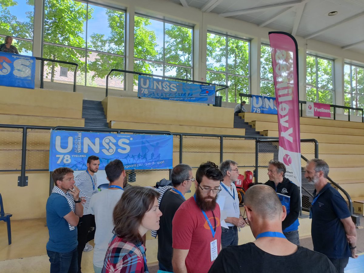 UnssYvelines's tweet photo. Tout est prêt pour accueillir les 16 équipes qualifiées au championnat de France @unss de hand cadets à @Versailles dans @Les_Yvelines par les profs et élèves de l'@acversailles avec le @CDHB78 et le #CDOS78 !
@LucPham6 @giraultolivier1 @MAIF @Agence_du_Sport @PatardDominique https://t.co/bJg0Ik7TT8