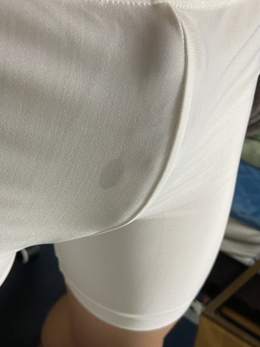 こういうスタンダードな白スパッツもエロいよね https://t.co/jPlo0NnGQ1