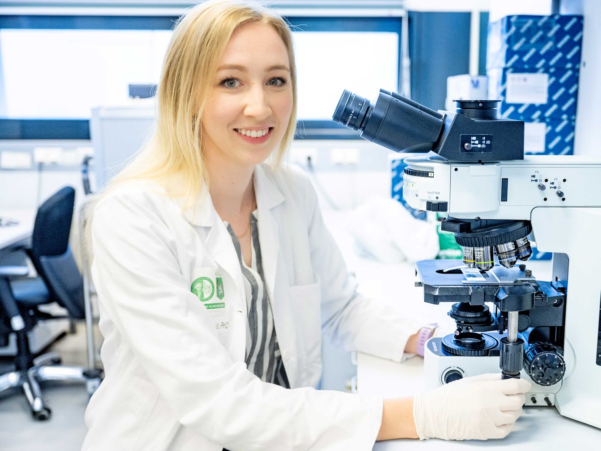 MedUniGraz's tweet photo. Immunzellen in der Haut: Gedächtnis-T-Zellen, die im menschlichen Körper zirkulieren, haben die Fähigkeit, in die Haut einzuwandern und sich dort zu TRM (tissue-resident memory T cells) zu differenzieren
Details: https://t.co/2kERuekVhA https://t.co/61qpaHckYt