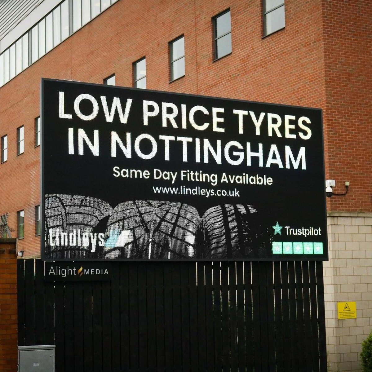 lindleysautos's tweet photo. Have you seen our 𝗡𝗘𝗪 𝗟𝗘𝗗 advertising boards around Nottingham?! 👀

Keep your eyes peeled for our new advertising boards at Meadow Lane &amp; Lower Parliament Street. Don’t they look good! 😍

#lindleys #notts #nottingham #advertising #tyres #cars https://t.co/mAOOUsxWom