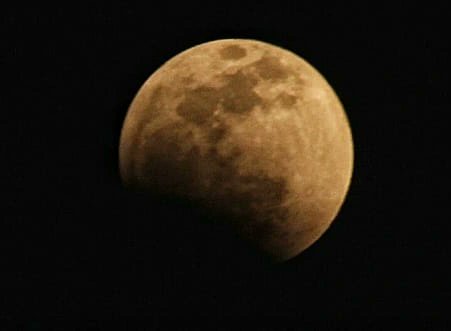 FredyMValor's tweet photo. Eclipse total... https://t.co/Drx7vVLp16