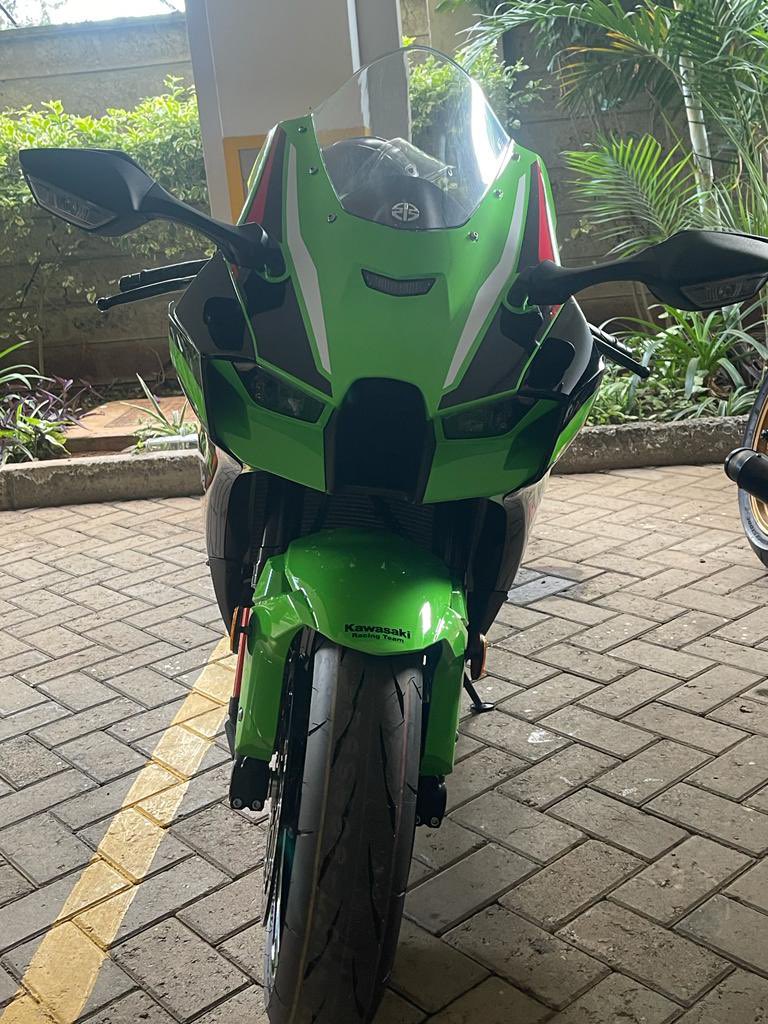 _Mohkay's tweet photo. Yhoooo

Introducing the only 2021 Kawasaki ZX10R Zero mileage in the 254/East Africa🔥🔥🇰🇪

300km/hr Top speed and a Gear one Max at 119km/hr🔥(It’s 6 Gear btw) 

The price tag?
Small Ksh 4m for this bad boy (You have to import one tho this already has an owner😅)
#BikerspaceKe https://t.co/Y7MmcGiE8z