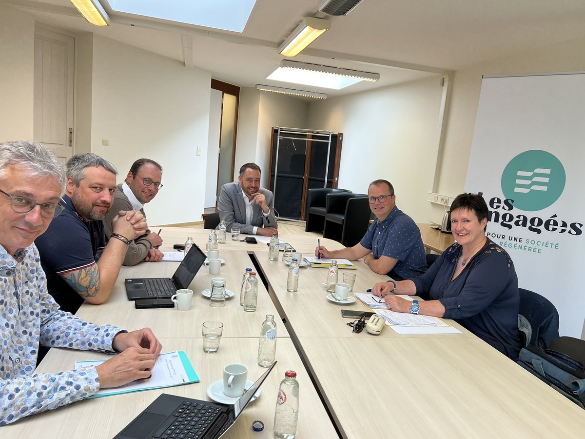 maximedaye's tweet photo. 3è étape du roadshow de l’Union des Villes et Communes de #Wallonie auprès des présidents de partis pour défendre nos revendications en matière de fct publique locale, pensions, police, pompiers, de lasagne instit, etc. Merci @prevotmaxime Président Engagés pour son écoute #uvcw https://t.co/rp4BDnIrMq