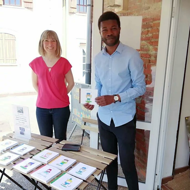 Très heureux d'avoir dédicacé à Frouzins (Toulouse) samedi dernier !
Merci à Aurore Lalanne, la libraire de La Malle aux Livres, pour son accueil chaleureux et aux familles venues découvrir mes livres Les Florafées !
#dédicace #toulouse #occitanie #litterature #litté #jeunesse