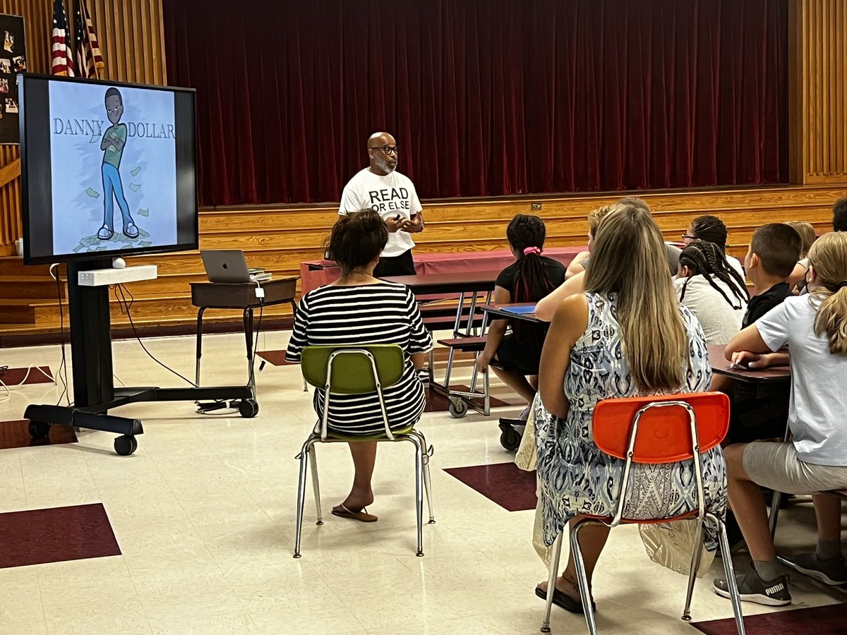 MsGiaquinto2's tweet photo. Thank you @TyAllanJackson for visiting RPES today! #ReadorElse https://t.co/LmUWufpyzt