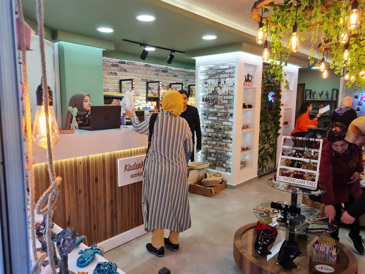 afyonkulturevi's tweet photo. Kadın Kültür Evleri Koordinasyon Merkezine destek olan tüm Afyonkarahisarlılara, üreten kadınlar olarak teşekkür ederiz.
Burada keyifli vakit gecirebilir, el emegi ürünlerimizi inceleyebilirsiniz. Bekliyoruz..
@gokmen_cicek_ 
@sumeyra_cicek_ 
@AfyonValiligi 
@mehmetkeklik94 https://t.co/6dUi26LXjL