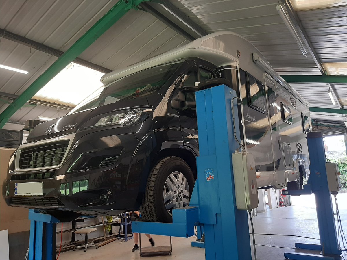 RosmiaUK's tweet photo. Our Monday starts with a bang! This AL-KO chassis motorhome gets both a new @EPHydraulics UK Level M as well as @VBAirUK's VB-SemiAir system.
Get in touch to see how we can improve Your motorhome or caravan:
☎: 01444 880022
📨: info@rosmia.co.uk
💻: https://t.co/fbyz977nWR https://t.co/O7kx4M7nN3