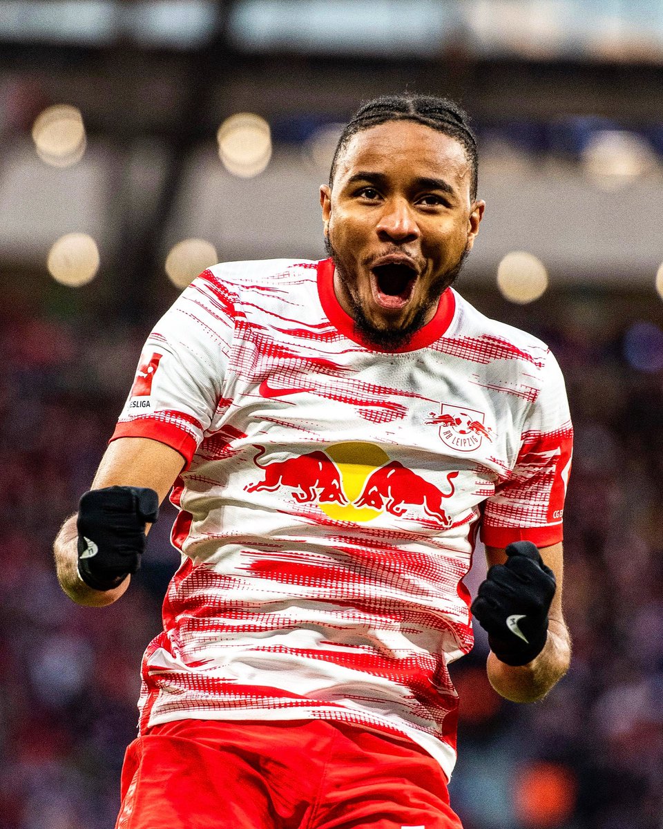 ActuFoot_'s tweet photo. 🚨 OFFICIEL ! Christopher Nkunku est élu JOUEUR DE LA SAISON en Bundesliga ! 👏🏆🌟 https://t.co/qZfedhxCB1
