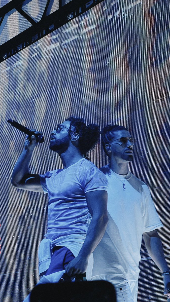 1clip2rap's tweet photo. Une des plus belles photos de la tournée 🥶 https://t.co/AgABG4ZVxG