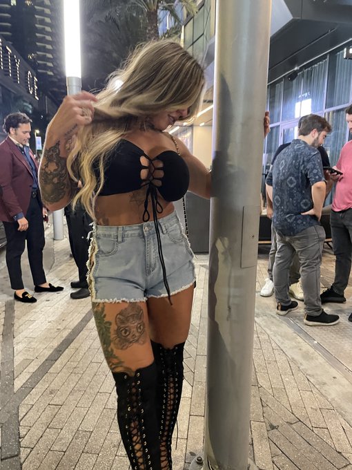 Who wants to pet my kitty?   🐱 https://t.co/wok5KeT3at 🐱 https://t.co/RdeKxBcWak<a href="/tag/doyoursquats"class="tags"><span>#doyoursquats</span></a>