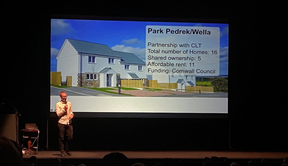 WeAreSmartline's tweet photo. Community discussions continue at #HomesforCornwall with @AllisterYoung Chief Exec @CoastlineHouse discussing affordable housing and @WeAreSmartline connecting the dots through #business engagement. https://t.co/fu0mkPMVEH