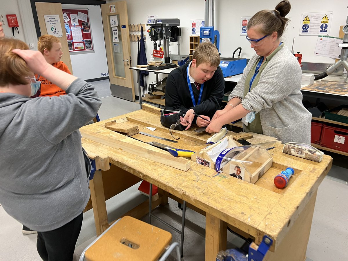 FATech_Ed's tweet photo. The senior hub class finishing off their last ‘HitSquad’ project of the term before the change of timetable next week- for the @StrathmorePS Garden #FORhappyHeartsHappyminds #FORenterprise #FORfutures https://t.co/TGeTBcM3xI