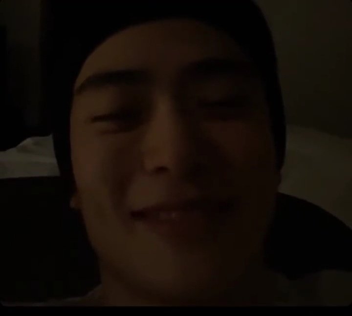 woonieIuv's tweet photo. jungwoo preguntando que piensan de sus dientes de conejo y jaehyun respondiendole "que quiero morderte". después jungwoo se puso a decir que la voz de jaehyun es sexy y jae le responde "¿enserio?" "sugarincandy" con esa voz. así no puedo https://t.co/zccT3aJB06