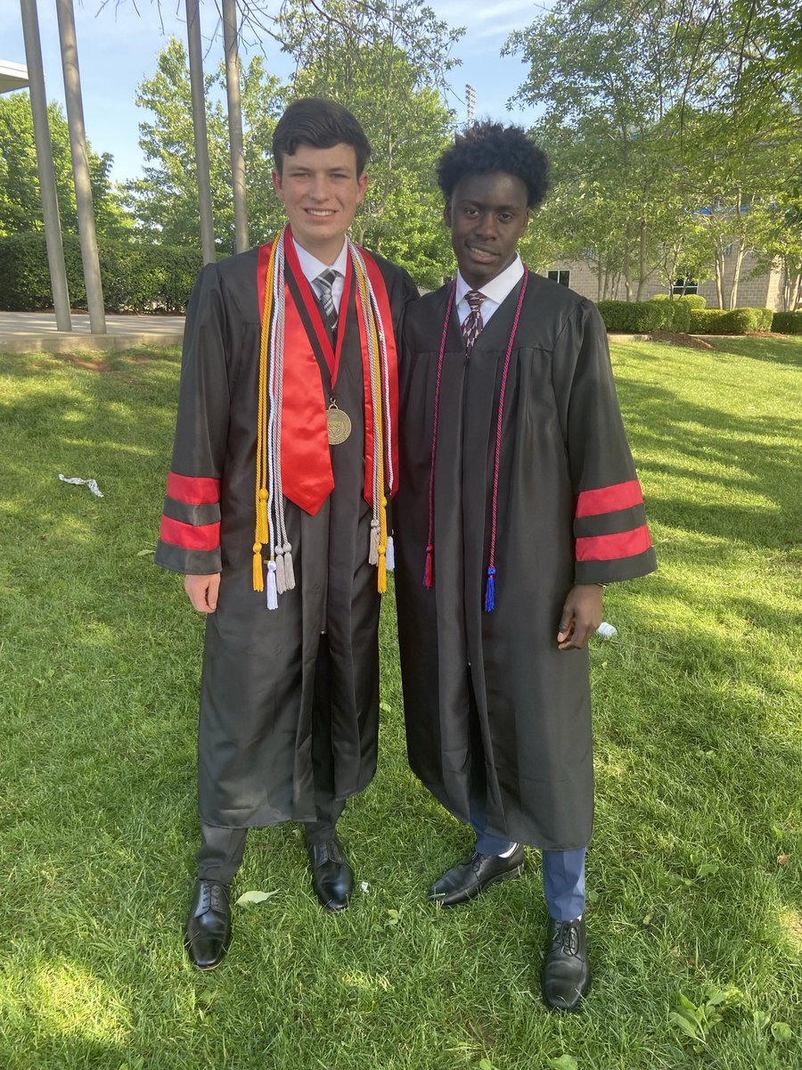 binder_heidi's tweet photo. And just like that, we have 2 graduates!!  We couldn’t be more proud of these two!!  God is good!!!  #binderfinders #makb #candrew #creeklife https://t.co/yLEofJ1IUa
