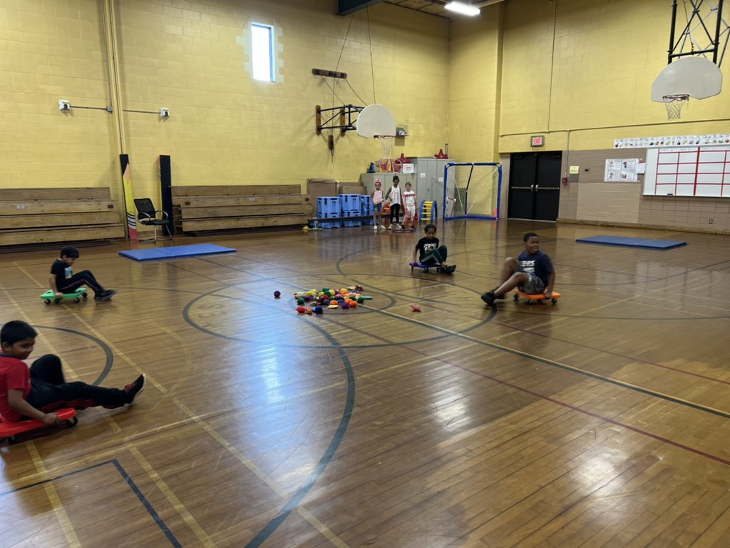 PhysYates's tweet photo. Hungry hungry hippo in second grade! #physedfun #corestrength #movement @ScschoolsP @SCSchools @YatesSCSD https://t.co/XfzSMBhEJN