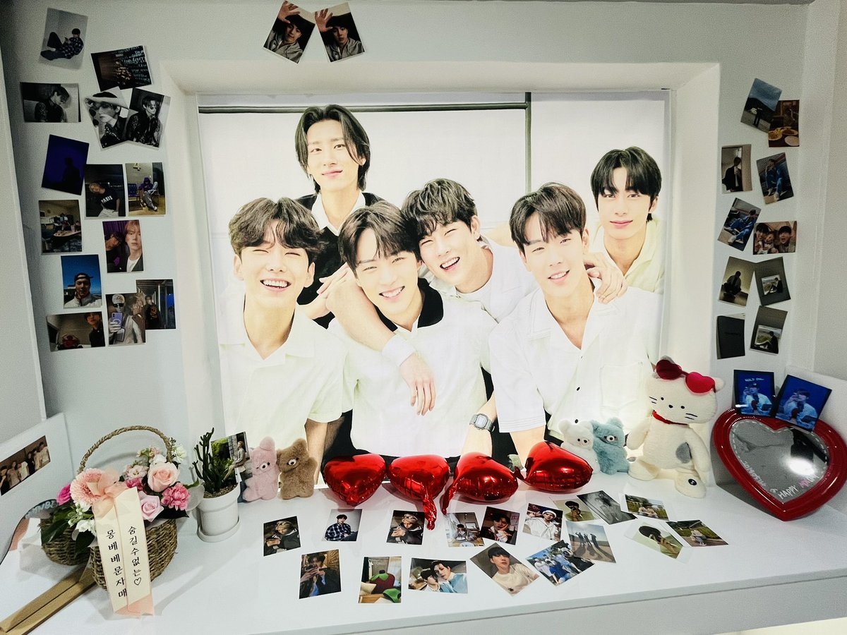 그리고 사실 또 하나..
시그 현수막 제작해서 방 천장에 붙여놓고 싶었다는 거... 우리 몬엑 너무 예쁘게 웃고 있는 거 아니냐구요ㅠㅠㅠㅠ❤️‍🔥
사랑한다 몬스타엑스!!!!!!❤️‍🔥❤️‍🔥❤️‍🔥

#우리_늘그랬듯_함께하자