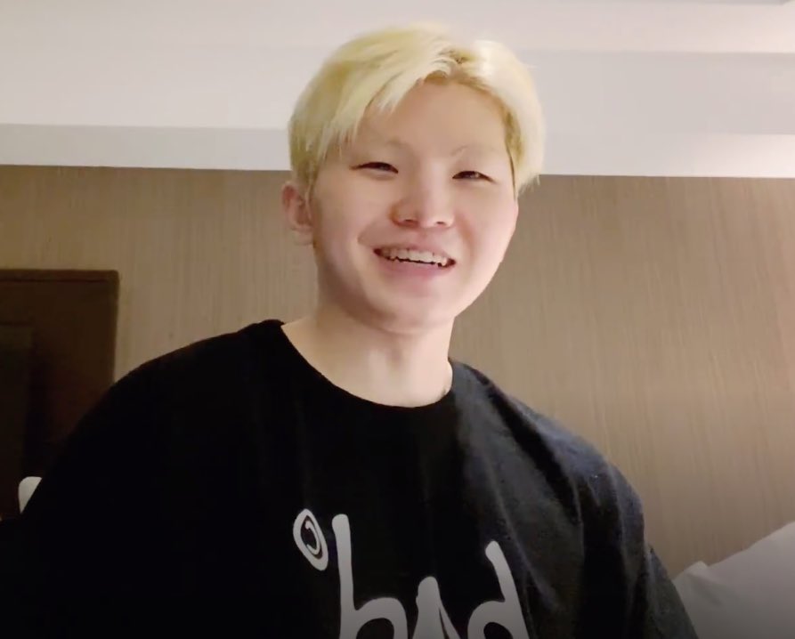 HUIZUIDAN's tweet photo. ain’t nobody ‘round here on your level 💋

#CaratSelcaDay #CSD #우지 #WOOZI @pledis_17 #세븐틴 #SEVENTEEN https://t.co/N0IkQJM3La
