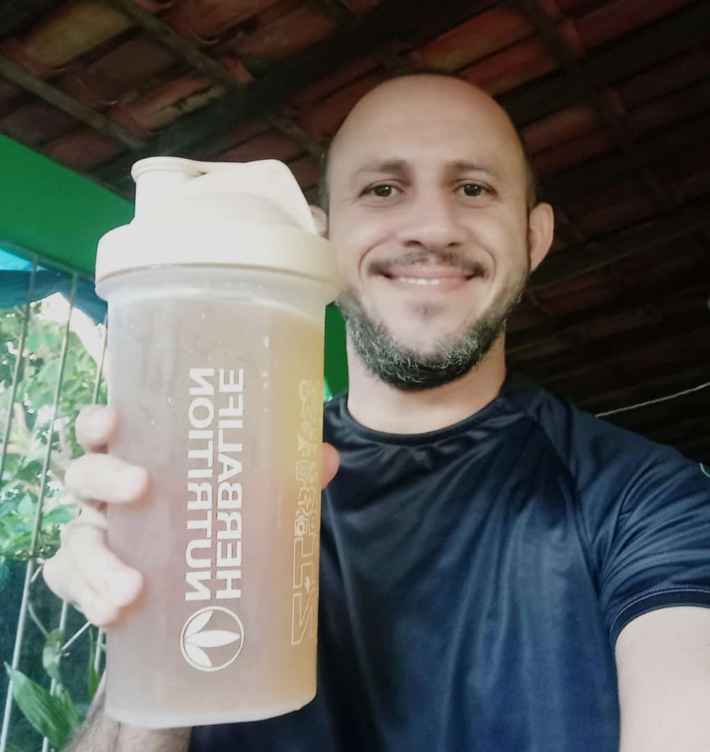 renatolobato04's tweet photo. #hidratacao #energia #chaverde #nrg #herbalconcentrate #evssalvaterra https://t.co/XqDH1PjS52