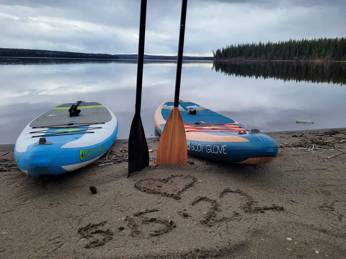 EarperKiersten's tweet photo. The beach was closed to drive to but the boat launch was open. So we paddle boarded to the beach area and had our own little private area! I love spontaneous days with my woman. https://t.co/t5ac0nDON3