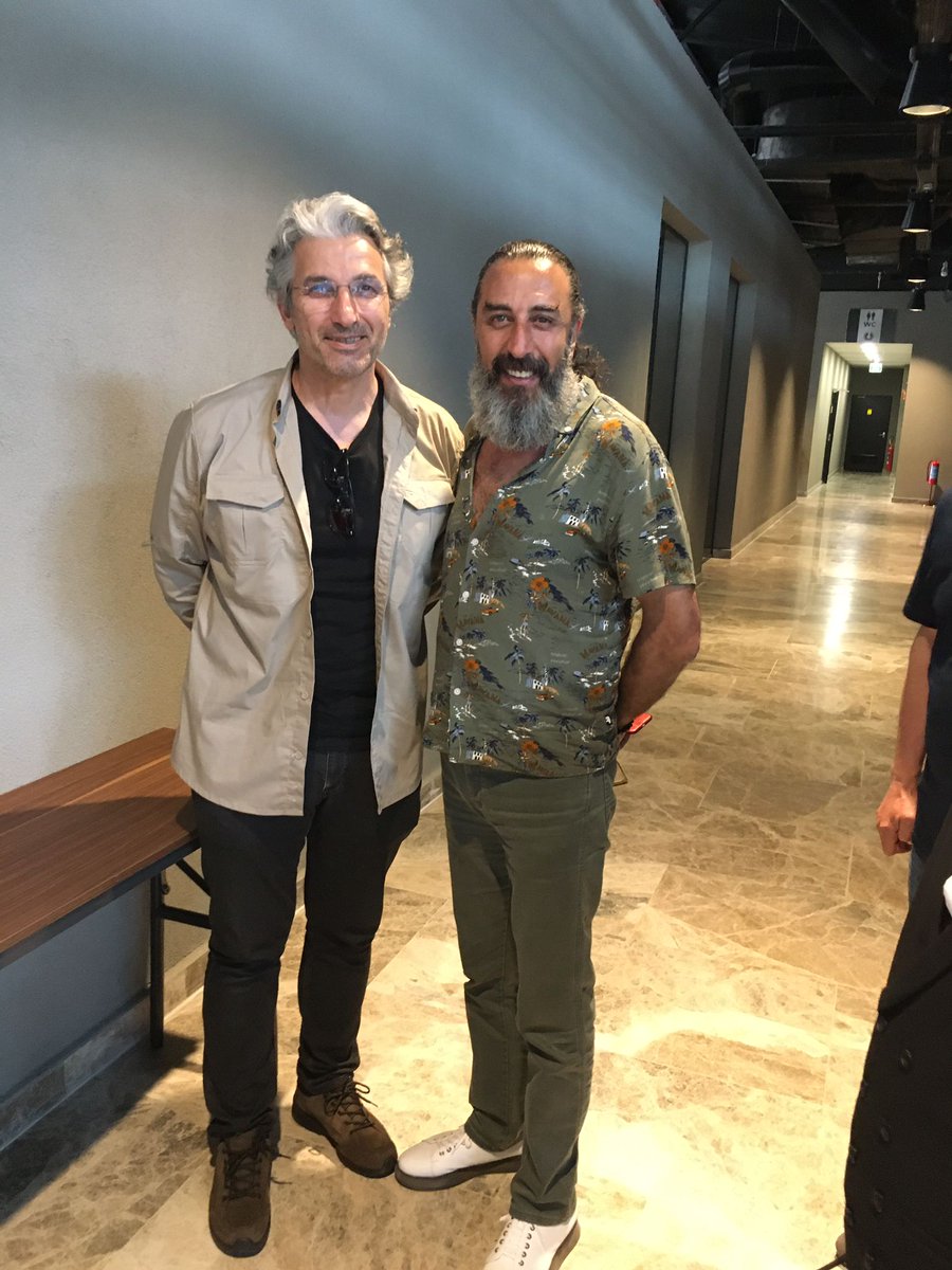 Bugün Kocaeli kitap fuarın'da sevgili Nedim ŞENER'in sohbetine geç kalsam'da son anların'a yetişe bildim, katılımcıları takip ettim pür dikkat Sn Şener'i dinliyorlardı. Saygı sevgilerimle. <a href="/nedimsener2010/">Nedim Şener 🇹🇷</a>