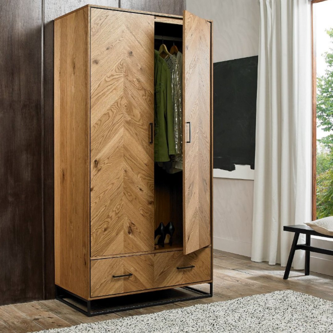 StyleOurHome's tweet photo. Hiding from the rain. The warmth of Riva's rustic oak echoes what our souls crave on a day like today. The perfect antidote to the elements. 
#mood #Mondayvibes #homedecor #RainyDay #interiordesign #interiorstyling #furniture https://t.co/4gY34Wpd49