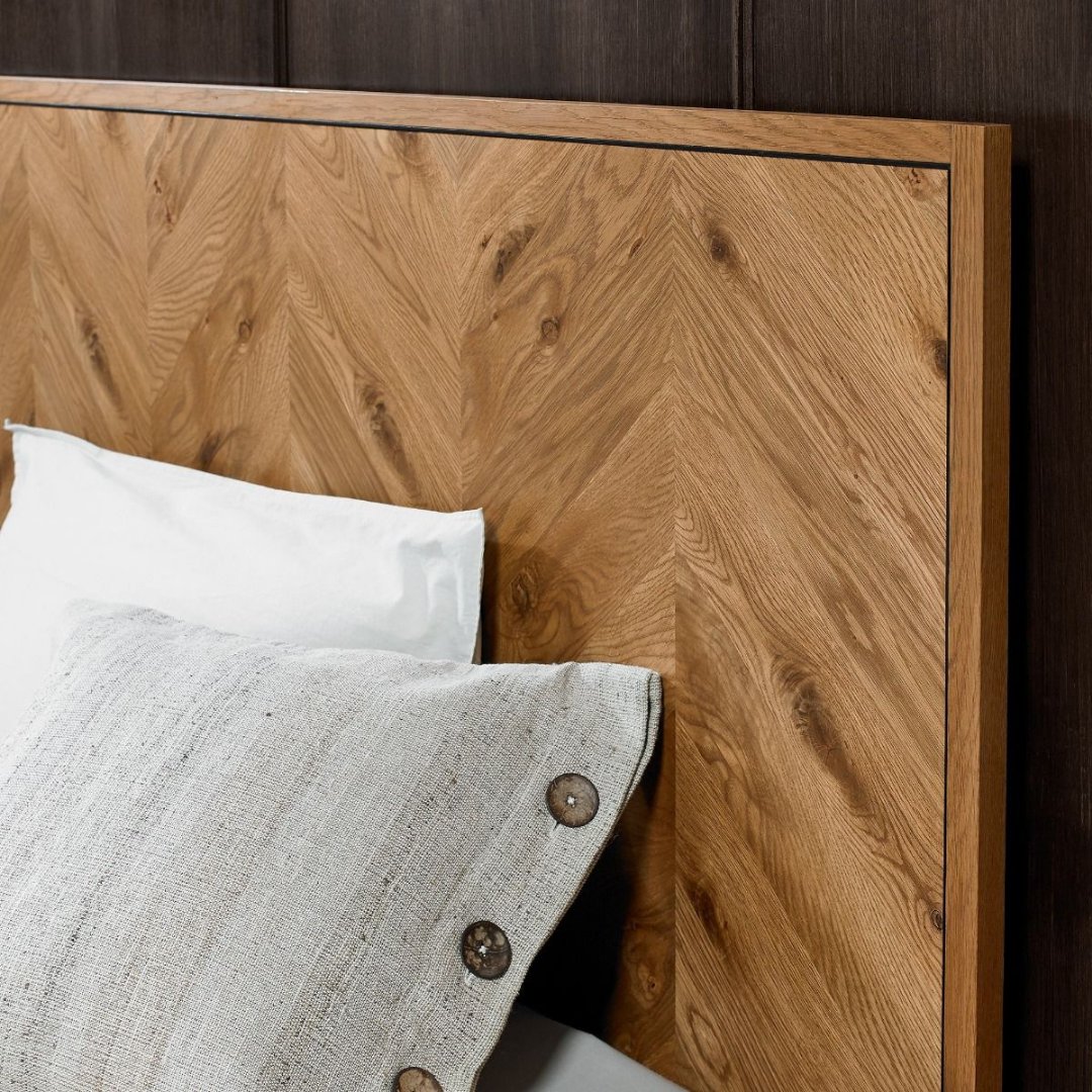 StyleOurHome's tweet photo. Hiding from the rain. The warmth of Riva's rustic oak echoes what our souls crave on a day like today. The perfect antidote to the elements. 
#mood #Mondayvibes #homedecor #RainyDay #interiordesign #interiorstyling #furniture https://t.co/4gY34Wpd49