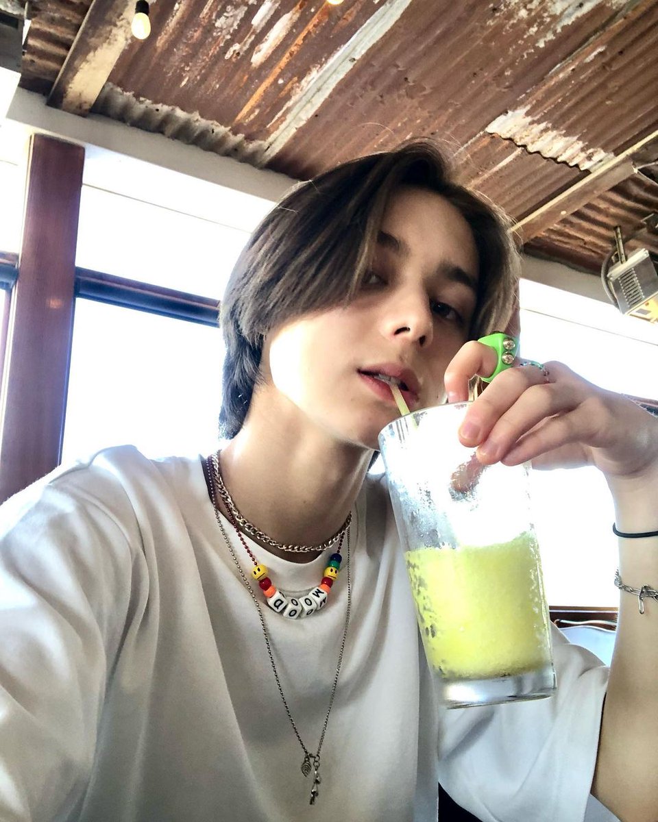 sanguuon's tweet photo. jangan lupa beli kalung, gelang, dan cincin ditoko aku sama jj ya💗@/jjvickycollection

#AESD #aeonselcaday #one_year_of_aesd #TraineeA_SANGWON @trainee_a https://t.co/OGGw6QKuSc