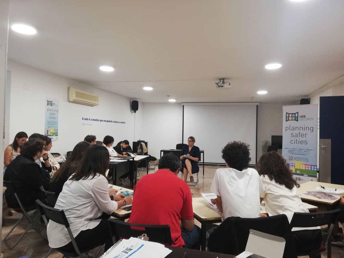 UrbSecurity's tweet photo. Activity with students from two schools in the municipality of Leiria.
We walked around the historical centre in order to identify areas where they feel more unsafe on the way to and from school. #urbsecurity #urbact #CPTED https://t.co/pQlQagZQAe