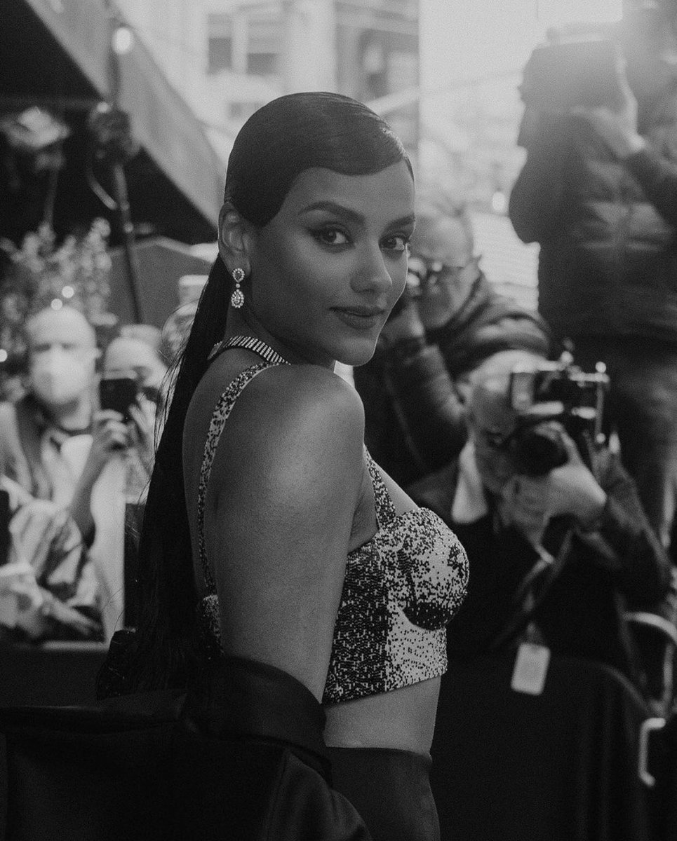 hereforkathani's tweet photo. Happy #SimonWeek @simoneashdaily This is definitely my favorite pic of Simone, just look at her 💜 📷 by @nataliejphotos https://t.co/u6mzvvC5Eh