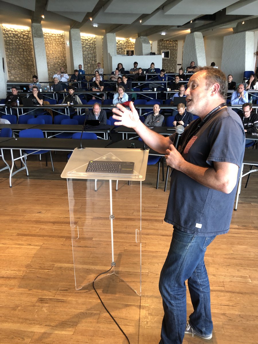 georchestra's tweet photo. H. SQUIVIDANT et M. ROUAN partagent leur expérience sur la mise en place de services WPS servant des résultats d'algorithmes de traitement de #données. Le chantier de rénovation des visualiseurs est presque achevé. #geocom https://t.co/CqOWnr9nEa