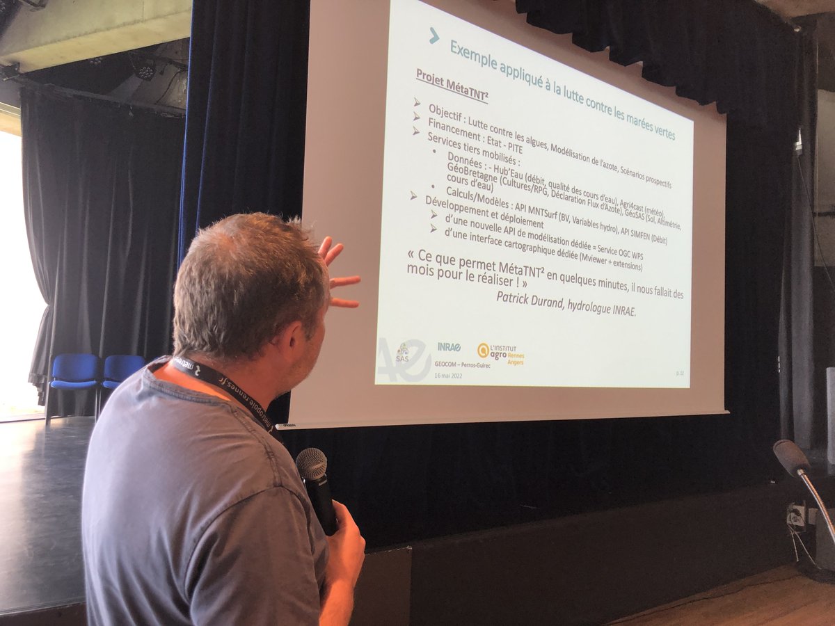 georchestra's tweet photo. H. SQUIVIDANT et M. ROUAN partagent leur expérience sur la mise en place de services WPS servant des résultats d'algorithmes de traitement de #données. Le chantier de rénovation des visualiseurs est presque achevé. #geocom https://t.co/CqOWnr9nEa