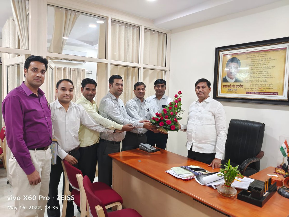 आज माननीय मंत्री महोदय से RDS Association  के नवनिर्वाचित पदाधिकारियो व साथी अधिकारियो ने शिष्टाचार मुलाकात की।