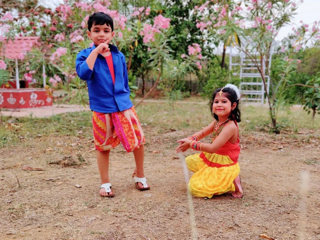 MihiNihar's tweet photo. Caught in the moment while doing Saami Saami cover song.
•
•
•
#pushpa #alluarjun #aa #thagedhele #rashmika #newvideo #newvideooutnow #coversong #alluarjunonline #tollywood #telugumemes #stylishstar #alluarjuninsta #alluarjunarmy #trending #rashmika #alluarjunfan #Mihinihar https://t.co/OdKHYmIWCG