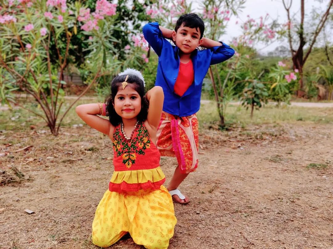 MihiNihar's tweet photo. Caught in the moment while doing Saami Saami cover song.
•
•
•
#pushpa #alluarjun #aa #thagedhele #rashmika #newvideo #newvideooutnow #coversong #alluarjunonline #tollywood #telugumemes #stylishstar #alluarjuninsta #alluarjunarmy #trending #rashmika #alluarjunfan #Mihinihar https://t.co/OdKHYmIWCG