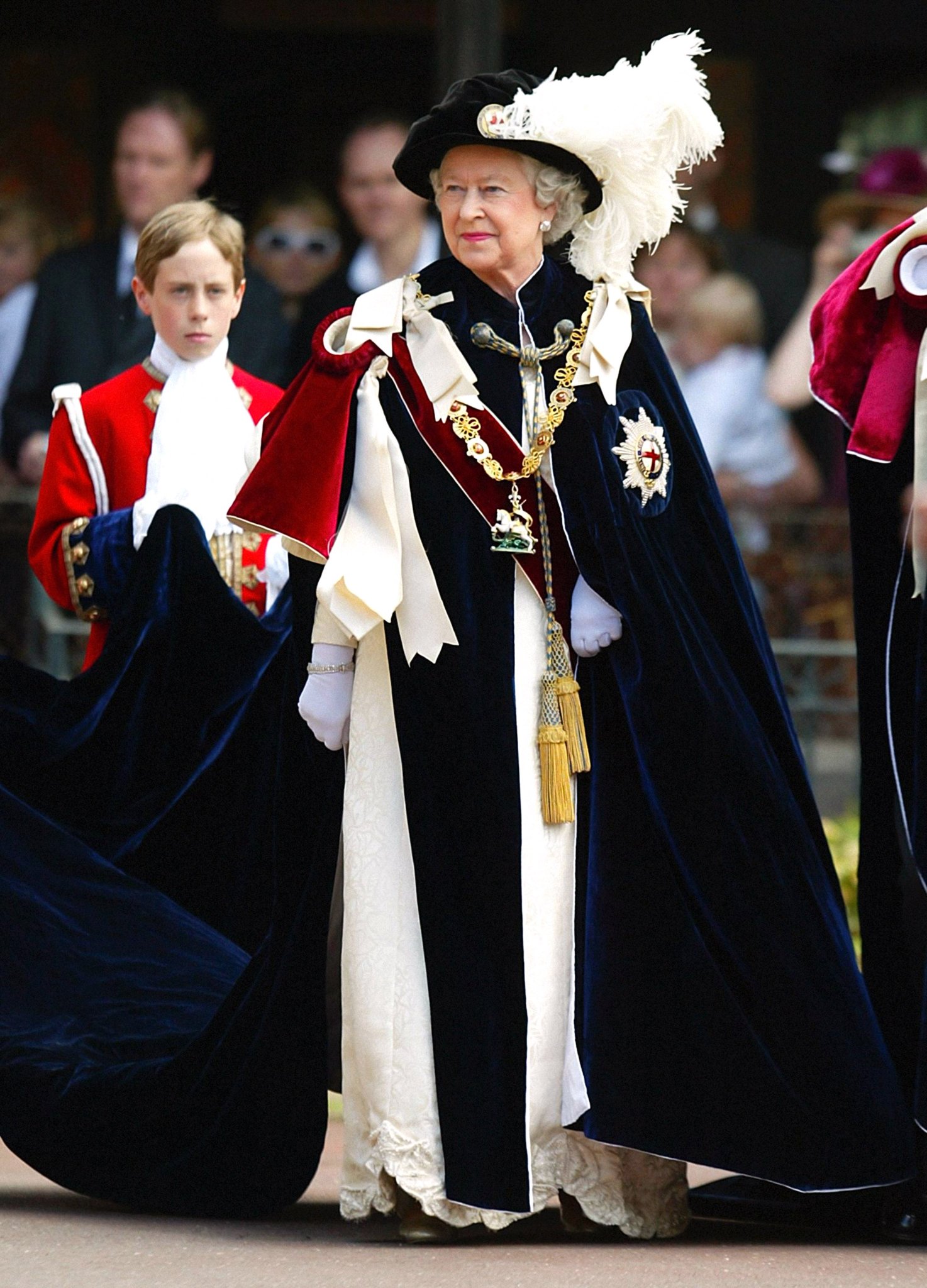 The Royal Family on Twitter "𝟐𝟎𝟎𝟓 The Queen is pictured on Garter Day an annual procession