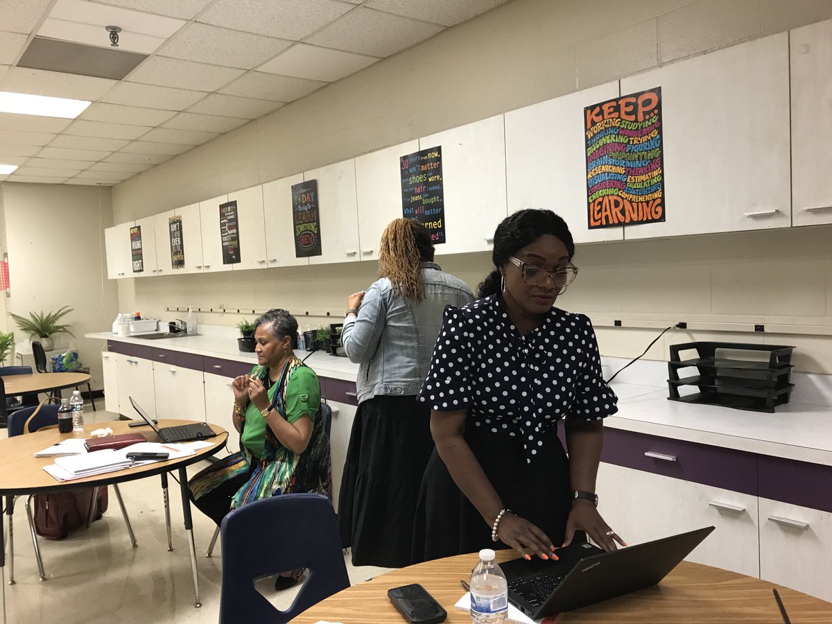Supt_DrConnie's tweet photo. Working on the Work in Shelbyco #Collaborativeconversation #Cogniainschools https://t.co/4olCKh9InA
