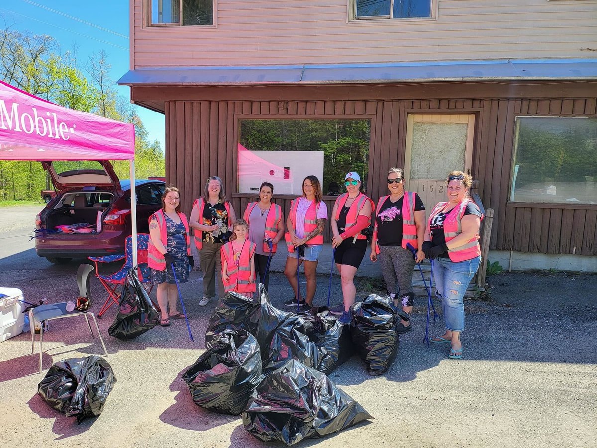 S/O to Oakland for partnering with their local public works team for a community cleanup this past weekend. Building partnerships and impacting the communities we live, work, and play in! Nice work Oaktown! #DayOfCAREing #TeamMagenta
