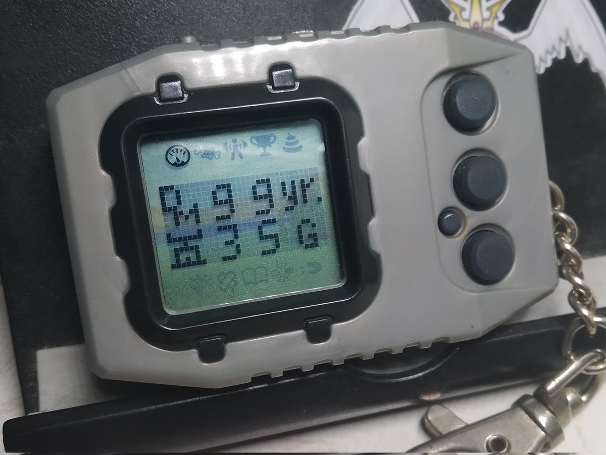 RedPV_KKDT's tweet photo. Do you still remember this Pendulum20th. Nowadays this digimon pendulum device price is Verrrrrrrrryyyyyyyyy *Expensive*

I am very lucky to have one of this since this is my first Pendulum20th device that i brought from @FakeBali ✨✨✨

#digimon
#pendulum20th
#bandai https://t.co/imRCrwZuVX