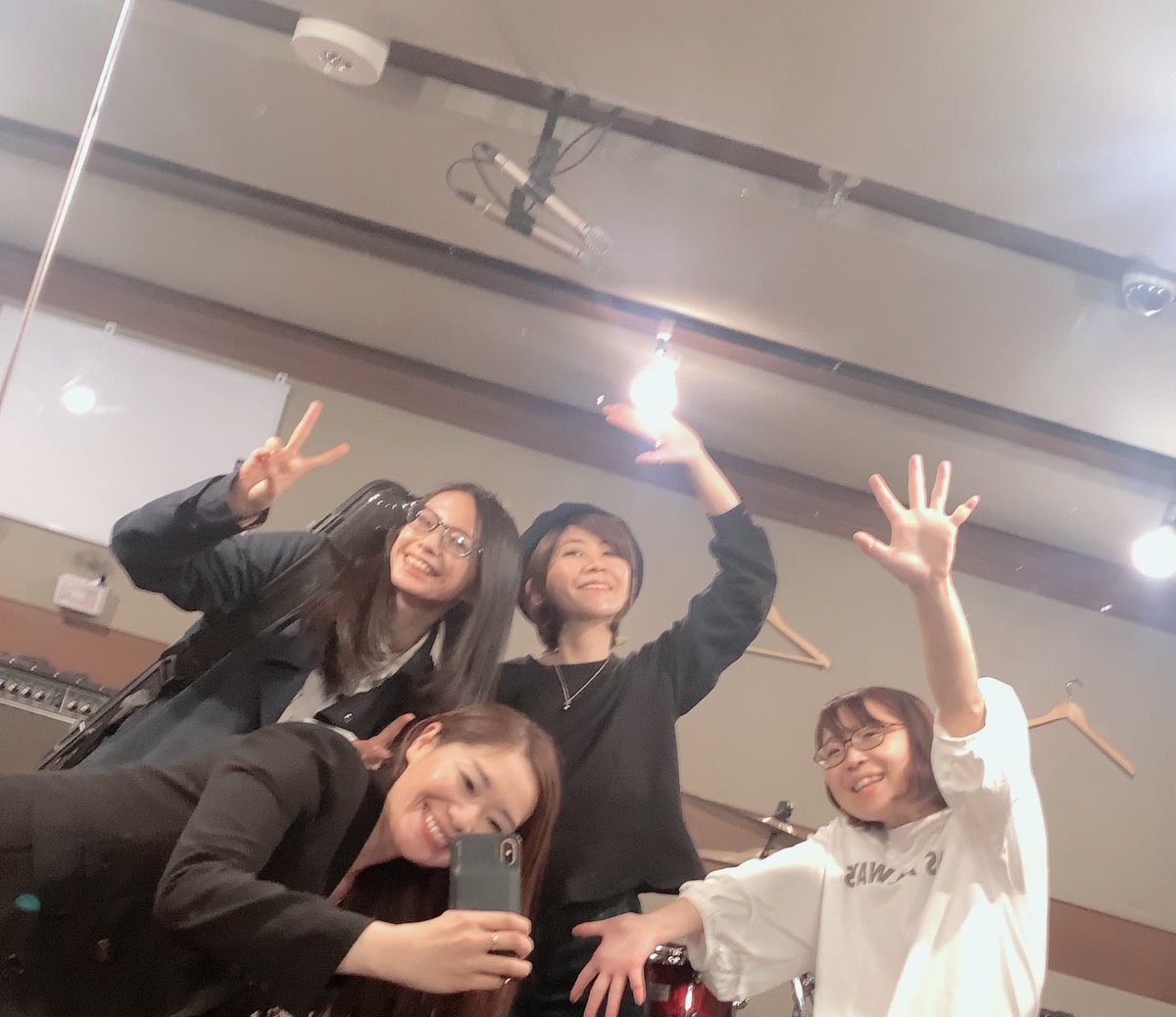 marybanri's tweet photo. 渋谷JZ Bratへぜひお越しください♡
素晴らしいメンバーの皆さんとお待ちしています♪

2022年5月19日 (木)
Mary Banri LIVE in 渋谷JZ Brat SOUND OF TOKYO “ Harmonize ”
OPEN 18:00／ START 19:00
Ticket ¥5,000 (1order別)

Mary Banri (Vo&amp;Pf) 星野沙織 (Vn) 
山下由紀子 (Per) furani (Key&amp;Cho) https://t.co/GzgVBvZJIe