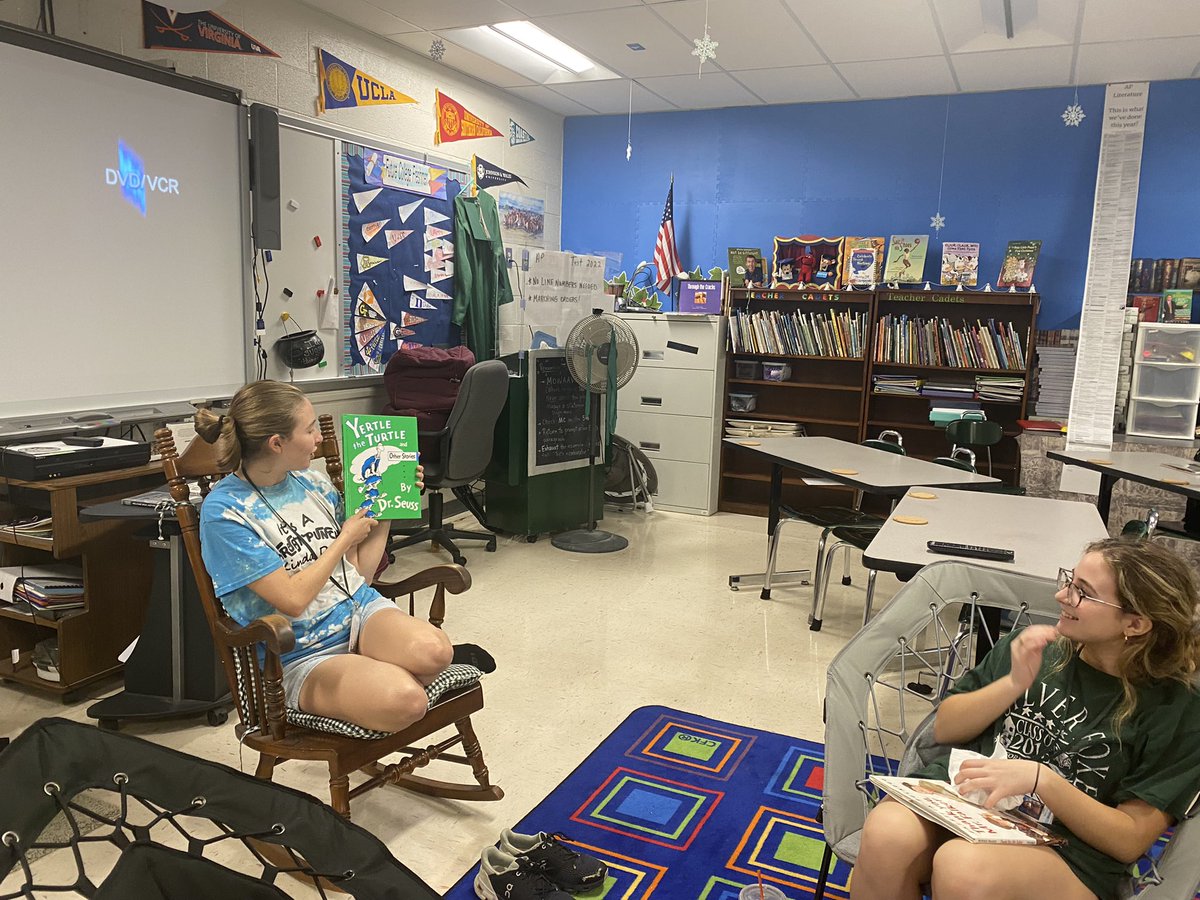 On our last regular day of #aplit <a href="/dutchforkhigh/">Dutch Fork High</a> my seniors have cookies and celebrate reading. The lesson is that their world of possibilities opened when they learned to read. We bring it #fullcircle by sharing favorite books from childhood.