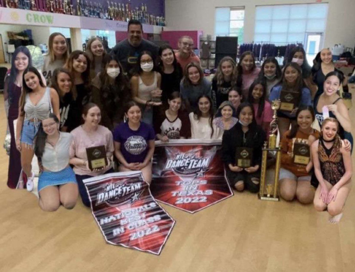 SMHSdiamondline's tweet photo. DL wraps up the 2021-2022 school year with a banquet celebrating all of their accomplishments. Not to mention the Tops In Texas banner that was delivered to us by surprise. This means that out of all the HTE contests hosted in Texas, DL was the highest scoring team! 💜 https://t.co/YEHtoY3Oe9