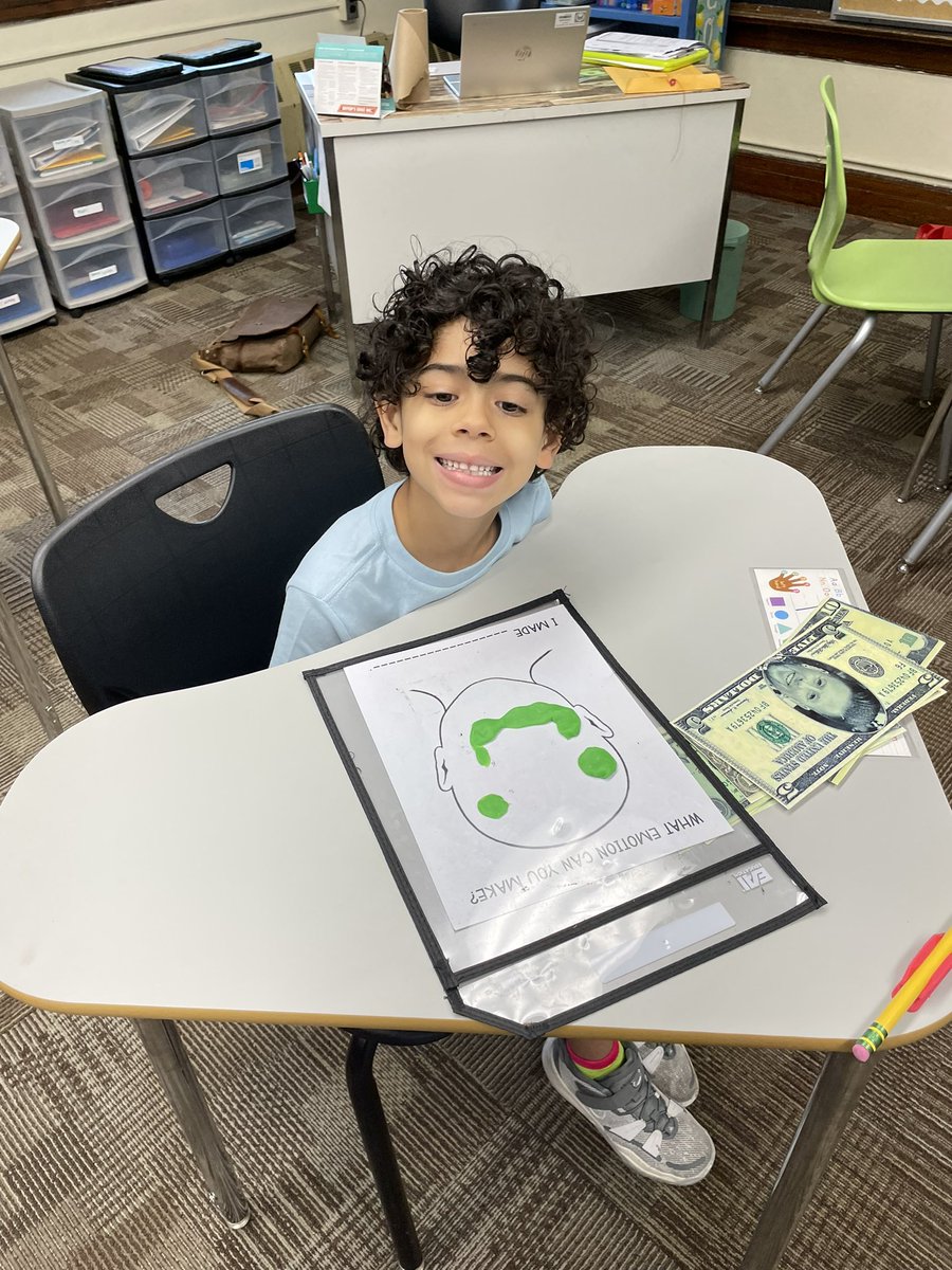 MrSeanBrown_'s tweet photo. #BridgeBoys begin their day identifying their emotions and zones. One #BridgeBoy was being such an awesome helper teaching our new student classroom routines! #whyLP #TrueNorthBrunswick https://t.co/VcCFoDALB4