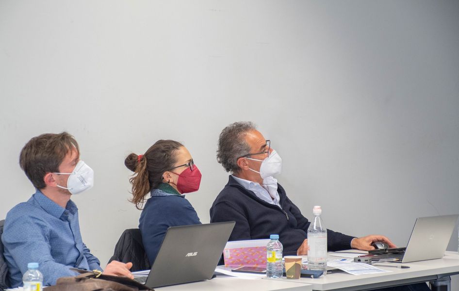 Agreenmentsrl's tweet photo. @Farms4P Il primo meeting del progetto europeo PRIMA FARMS4CLIMATE si è tenuto a Salamanca (Spagna).
Iniziamo a pianificare le attività all'interno del "living lab" del Sud Italia.
"Sustainable agriculture is the solution"🚜🌳🌱 https://t.co/hnwNzlg8c7