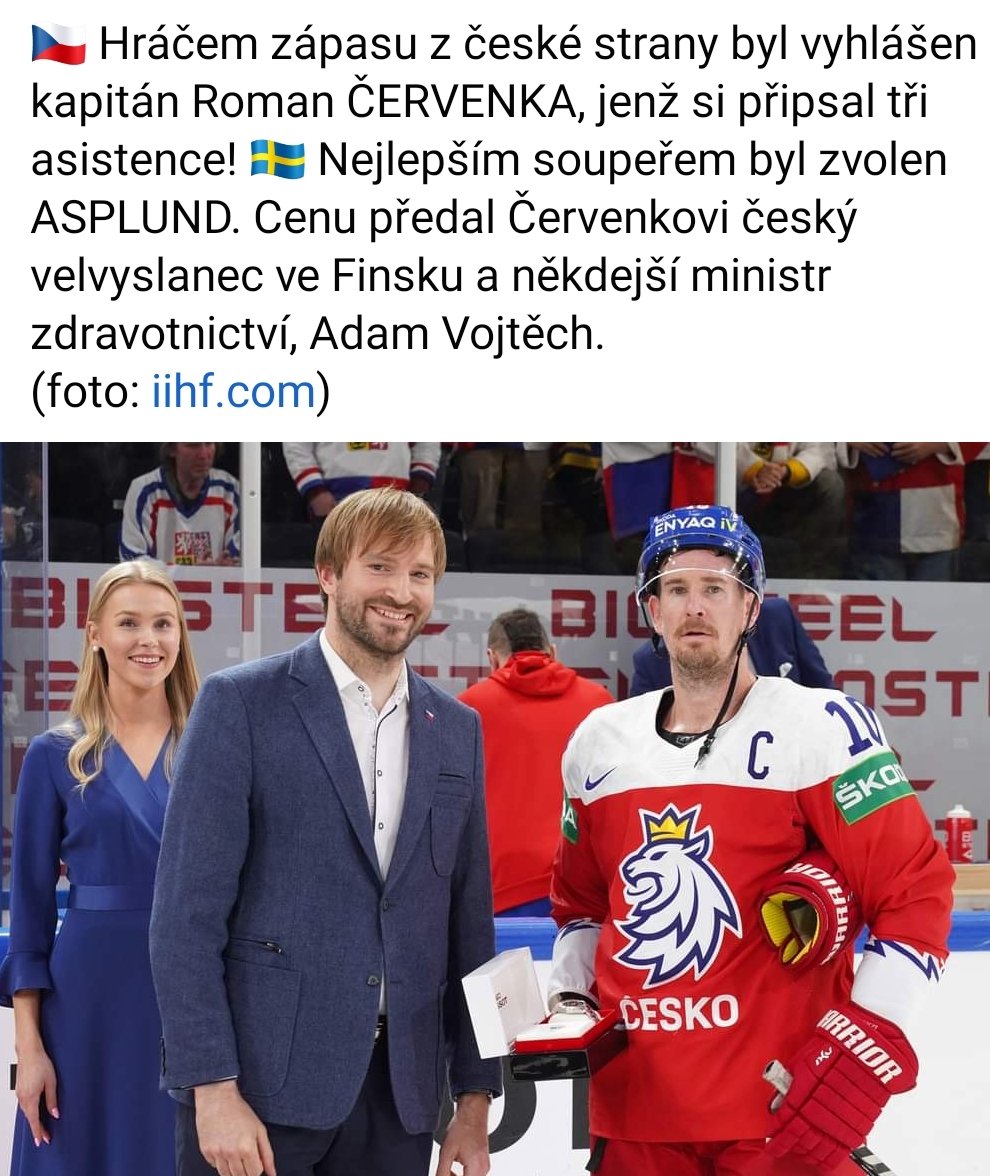 Gee2eR's tweet photo. 🏒🥅 I při prohře 3-5 se usmívá jako měsíček na hnoji. #blbec #velvyslanec #adamvojtech #hokej https://t.co/9jRsYtcbeG