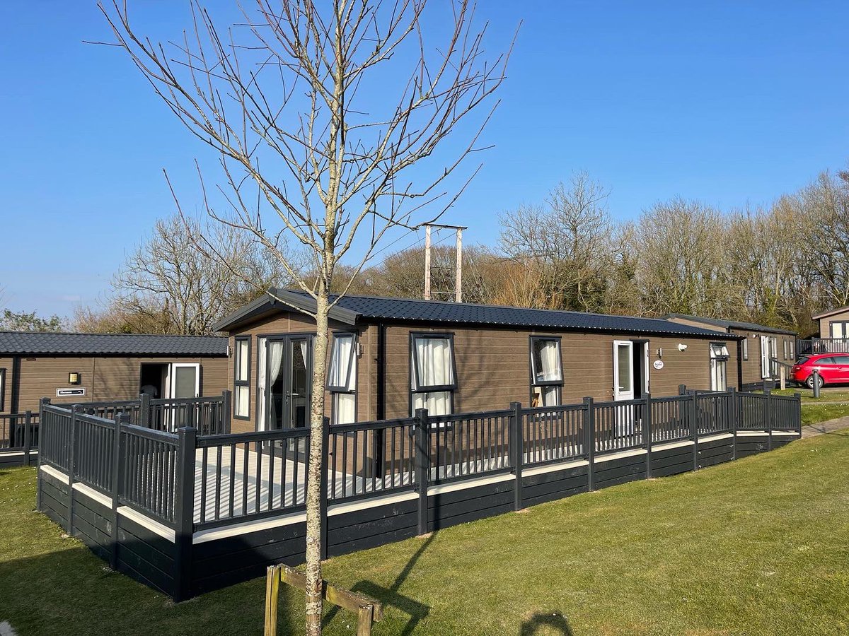 ForestDecking's tweet photo. A lovely deck fitted to this lodge a few weeks ago. Just in time to enjoy the sunshine ☀️ 

#lodge
#lodgedecking
#caravan
#caravandecking
#pvcdecking
#holidaypark
#holidayhome
#compositedecking
#staycation
#golf
#golfclub https://t.co/mBhe3TAEru