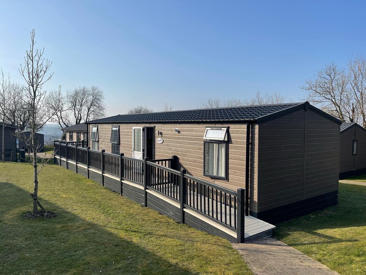 ForestDecking's tweet photo. A lovely deck fitted to this lodge a few weeks ago. Just in time to enjoy the sunshine ☀️ 

#lodge
#lodgedecking
#caravan
#caravandecking
#pvcdecking
#holidaypark
#holidayhome
#compositedecking
#staycation
#golf
#golfclub https://t.co/mBhe3TAEru