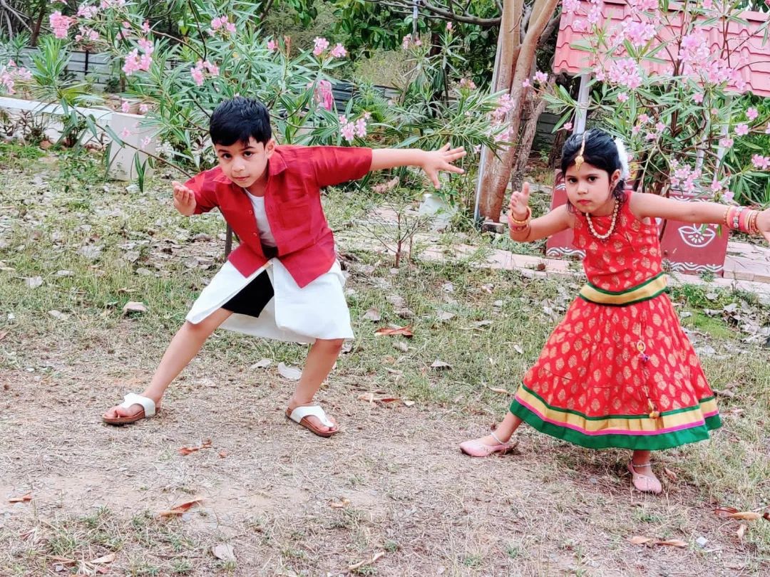 MihiNihar's tweet photo. Caught in the moment while doing Saami Saami cover song.
•
•
•
#pushpa #alluarjun #aa #thagedhele #rashmika #newvideo #newvideooutnow #coversong #alluarjunonline #tollywood #telugumemes #stylishstar #alluarjuninsta #alluarjunarmy #trending #rashmika #alluarjunfan #Mihinihar https://t.co/u4ZxMm8Gml
