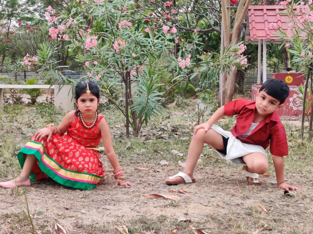 MihiNihar's tweet photo. Caught in the moment while doing Saami Saami cover song.
•
•
•
#pushpa #alluarjun #aa #thagedhele #rashmika #newvideo #newvideooutnow #coversong #alluarjunonline #tollywood #telugumemes #stylishstar #alluarjuninsta #alluarjunarmy #trending #rashmika #alluarjunfan #Mihinihar https://t.co/u4ZxMm8Gml