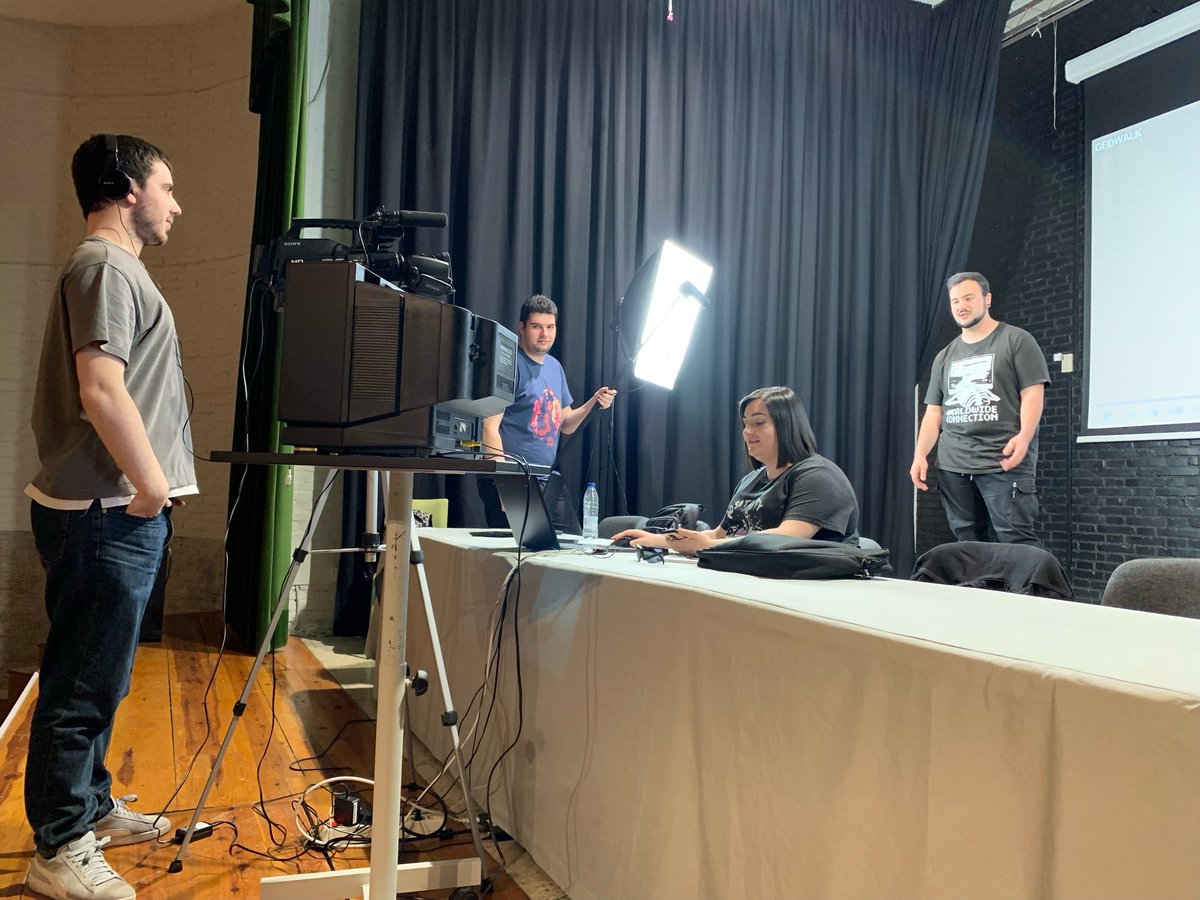 iesalonsodemad1's tweet photo. Aitor, Álvaro, Patricia y Paula, de #ASIR2, han grabado la presentación de @Geowalk22, proyecto con el que participan en el programa @eFPEmprende
@FundCreate
#cámaradecomerciodeespaña
#GeoWalk
#auladeemprendimiento
#MEFP_EMPRENDIMIENTOCYL https://t.co/fwx5k5kJs1